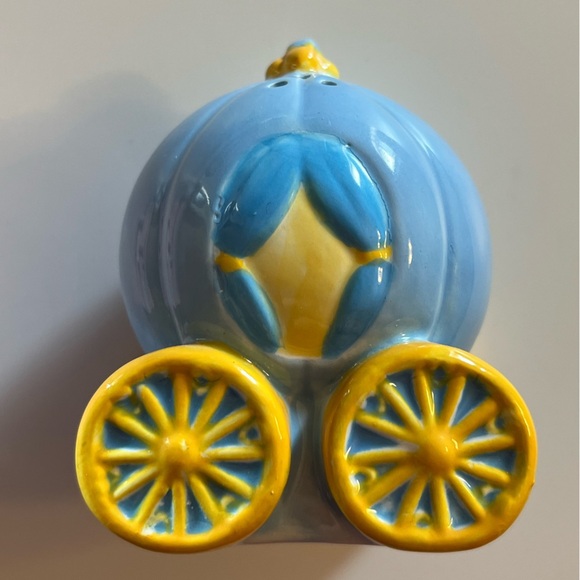 Disney Cinderella Carriage & Castle Salt and Pepper Shaker Set - Picture 8 of 16